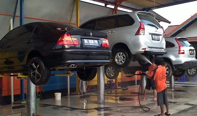 Premium foam car wash and deep cleaning exterior detailing near me